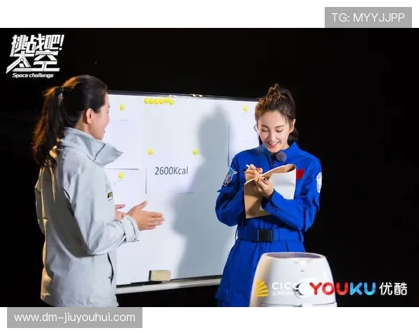 张雨绮挑战足球射门技能精彩瞬间展示展现运动员不一样的风采